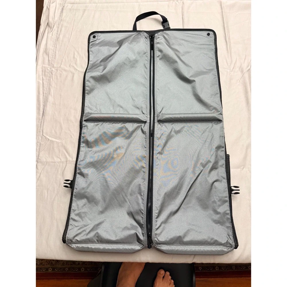 Victorinox Swiss Army Grey Black Tri-Fold Garment Bag Travel Suit Carrier